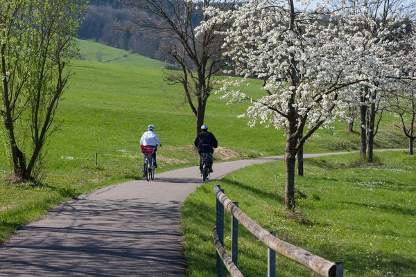 Personas Montando Bicicletas Primavera — Foto de Stock