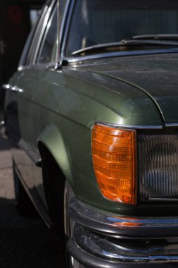 Haziran ayında Güney Almanya çok güneşli bir günde 1980 otomobil özetleri konusuna bakın.