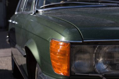 Haziran ayında Güney Almanya çok güneşli bir günde 1980 otomobil özetleri konusuna bakın.