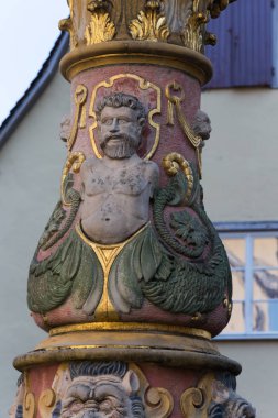 Güney Almanya İmparatorluk bir kasabada çeşme yapısı ve rakamlar ve tarihinin antik açıdan ve Almanya'da ünlü kültür mirasına ayrıntılarını görmek