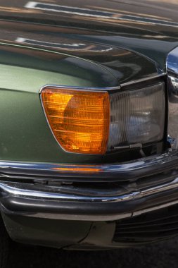 Haziran ayında Güney Almanya çok güneşli bir günde 1980 otomobil özetleri konusuna bakın.