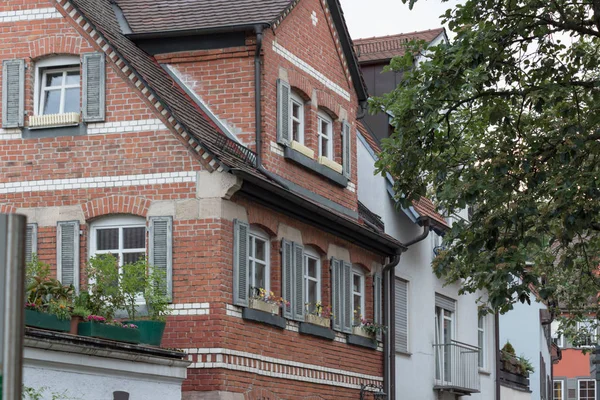 Einer Süddeutschen Historischen Stadtfassade Mit Ihren Detailreichen Ornamenten Und Figuren — Stockfoto