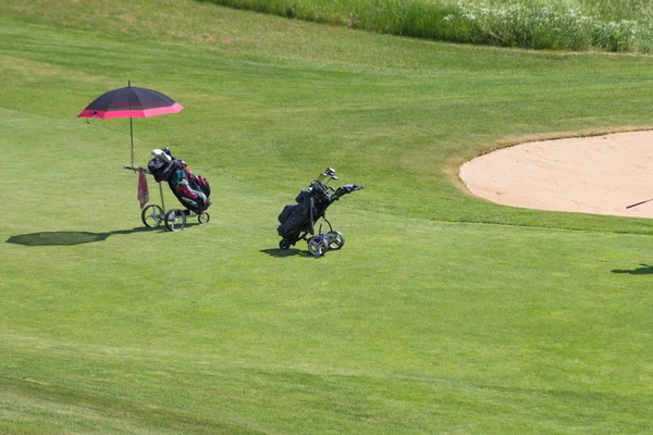 화창한 독일에서 당신이 있으며 플래그 선수와 Golfplace의 주위에 방법을 — 스톡 사진