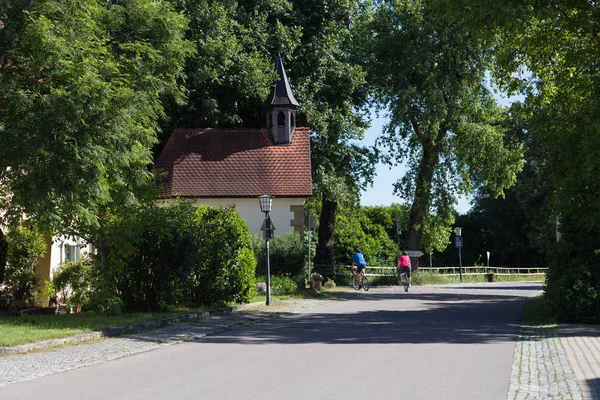 Velmi Slunečného Dne Červnu Jižním Německu Uvidíte Krajinu Malé Kostely — Stock fotografie