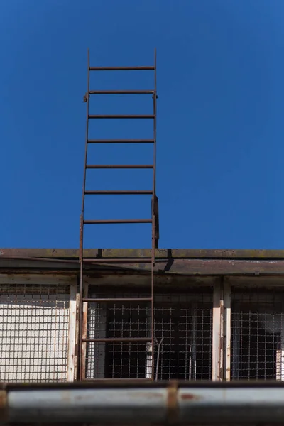 Einem Sonnigen Junitag Süddeutschland Sieht Man Ältere Architektur Eines Stillgelegten — Stockfoto