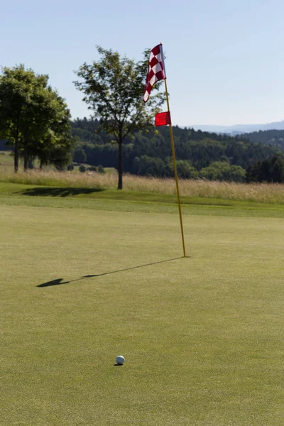 Mycket Solig Dag Juni Södra Tyskland Golf Fält Med Grön — Stockfoto