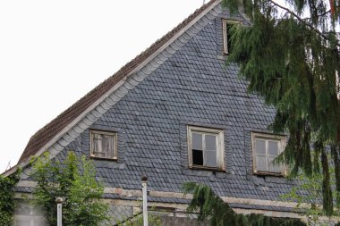 kapı ve pencere eşiği ya da bir şehir Güney Almanya Münih ve stuttgart yakınındaki binaların süsler eski cepheler