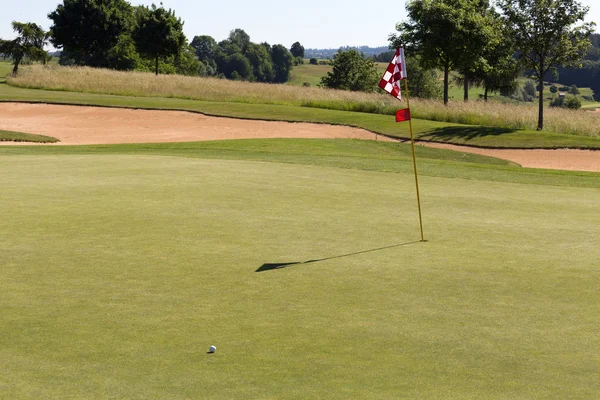 Mycket Solig Dag Juni Södra Tyskland Golf Fält Med Grön — Stockfoto