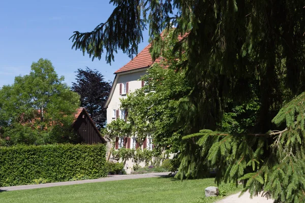 Einem Sonnigen Junitag Süddeutschland Sieht Man Ländliche Häuser Und Fassaden — Stockfoto