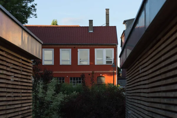 Día Muy Soleado Junio Sur Alemania Ven Las Fachadas Ventanas — Foto de Stock