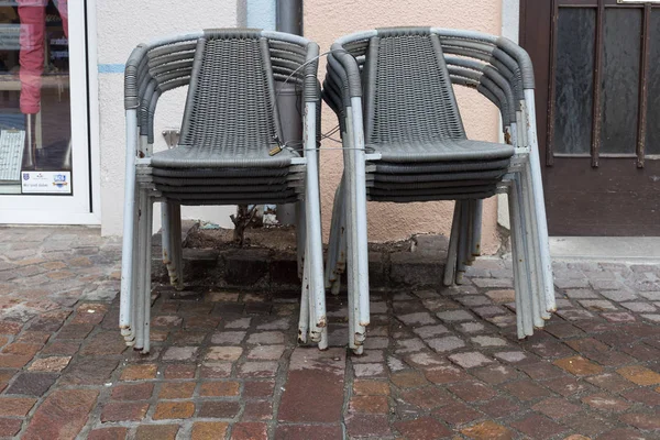 Vista Cadeiras Empilhadas Dia Chuvoso Sul Alemanha — Fotografia de Stock
