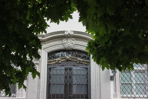 Fachadas Com Portas Janelas Ornamentos Edifícios Uma Cidade Histórica Sul — Fotografia de Stock