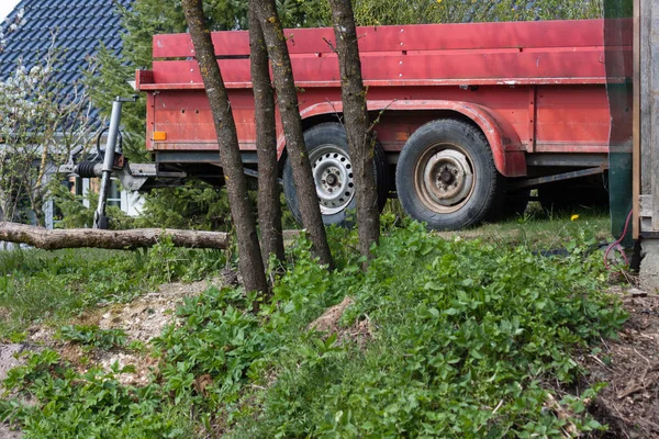 德国绿色草坪上的建筑机械 — 图库照片