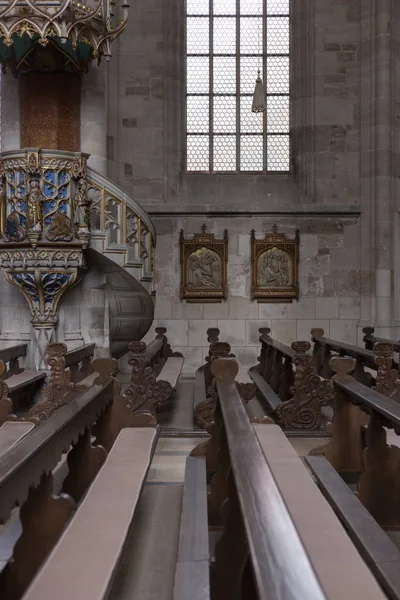 Een Historische Kerk Daglicht Maakt Kleuren Vorm Van Banken Kijken — Stockfoto