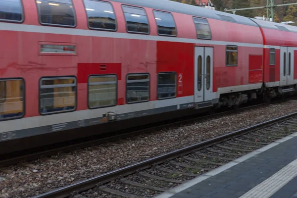 Trainstation Przejeżdżający Pociąg Szyny Infrastrukturą Obok Południowej Miasta Niemcy Pobliżu — Zdjęcie stockowe