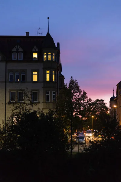 Października Wchodzą Budynki Wieczorem Świecący Windows Ulice Które Niebo Jest — Zdjęcie stockowe