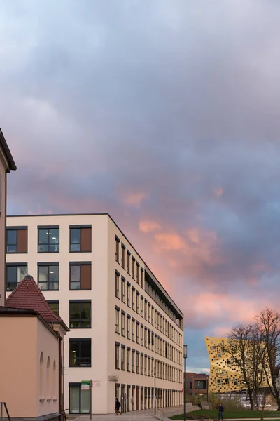 Kantoorgebouwen Met Zonsondergang Herfst Gekleurde Lucht Wolken Zuid Duitsland Historische — Stockfoto