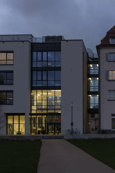 Офисные Здания Закатом Осеннего Цвета Небо Облака Южной Германии Исторический — стоковое фото