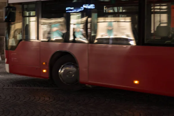 Öffentlicher Nahverkehr Der Nacht Mit Citylights Süddeutschland November Herbstzeit Vor — Stockfoto