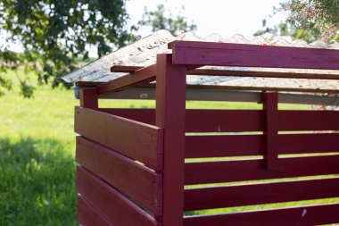 bir kulübede bir sıcak yaz gününde çeşitli kulübe Bahçe ve Güney Almanya stuttgart yakınlarındaki bir alanda depolama ve Bahçe aletleri için küçük göğüsler vardır