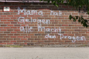 Lojistik atölye duvara yazı