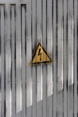 duvar arka plan ve anahtarları ve hub'ları Ekim Sonbahar ayında Münih şehir ve stuttgart yakınındaki Güney Alman kırsalında elektrik bağlantı kutusu