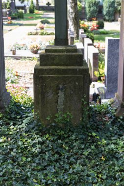 Yaz Güney Almanya tarihi şehir mezarlığında