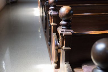 Bavyera bir tarihi şehir Güney Almanya'da yaz, süs eşyaları ve Bayramı ve tavan yanı sıra banklar ve duvar panoları ve kapı kilit resmi görmek