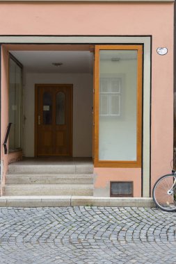 Bavyera bir tarihi şehir Güney Almanya'da yaz, eski ahşap Ahşap çerçeve yapılar pencereler, kapılar ve deecorations bile zaman dinlendirici bir tatil için çok romantik bir yer vardır