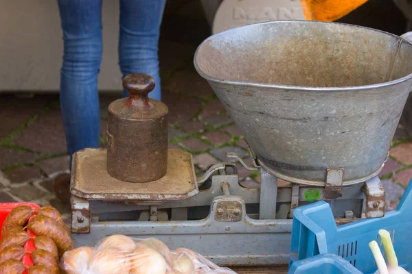 Comprar Verduras Mercado Callejero Sur Alemania Con Cajas Madera Rojo — Foto de Stock