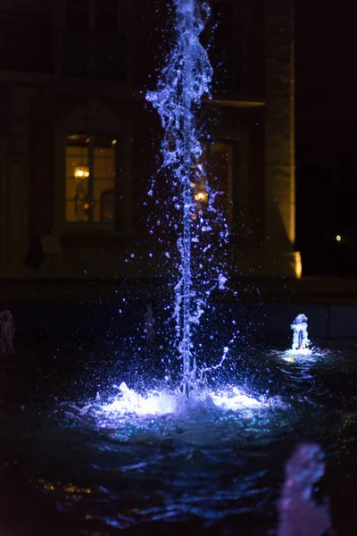 Fontaine Eau Colorée Extrême Gros Plan Nuit Dans Parc Une — Photo