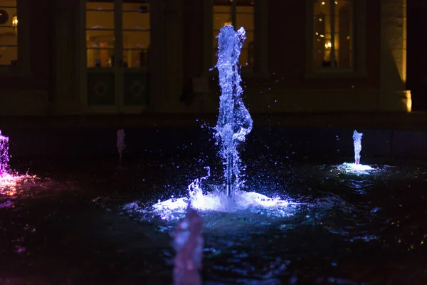 Fontaine Eau Colorée Nuit Dans Parc Une Ville Historique Allemagne — Photo