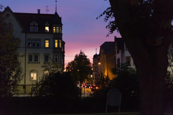 Una Caída Octubre Edificios Nocturnos Ventanas Iluminadas Calles Cielo Ilumina —  Fotos de Stock