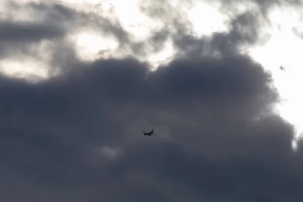 Día Muy Soleado Junio Sur Alemania Avión Reacción Moderno Por — Foto de Stock