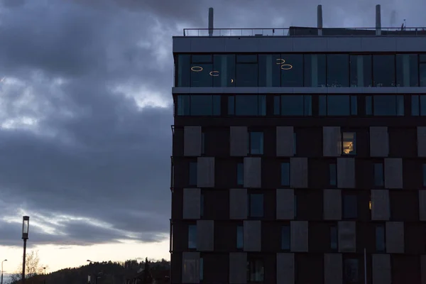 Edifícios Escritórios Com Sol Outono Colorido Céu Nuvens Sul Alemanha — Fotografia de Stock