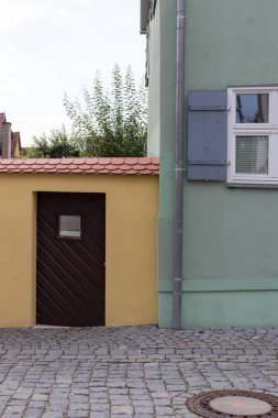 Bavyera bir tarihi şehir Güney Almanya'da yaz, eski ahşap Ahşap çerçeve yapılar pencereler, kapılar ve deecorations bile zaman dinlendirici bir tatil için çok romantik bir yer vardır