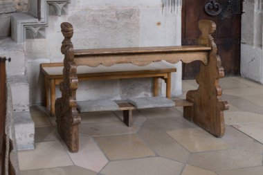 Bavyera bir tarihi şehir Güney Almanya'da yaz, süs eşyaları ve Bayramı ve tavan yanı sıra banklar ve duvar panoları ve kapı kilit resmi görmek