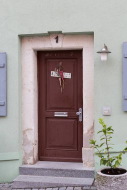 Bavyera bir tarihi şehir Güney Almanya'da yaz, eski ahşap Ahşap çerçeve yapılar pencereler, kapılar ve deecorations bile zaman dinlendirici bir tatil için çok romantik bir yer vardır