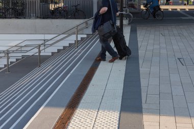 Güney Almanya sabah saat çalışmak için giden insanlar.