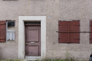 Bavyera bir tarihi şehir Güney Almanya'da yaz, eski ahşap Ahşap çerçeve yapılar pencereler, kapılar ve süslemeleri ile bile zaman dinlendirici bir tatil için romantik bir yer vardır