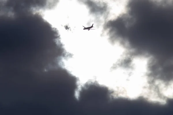 Dia Muito Ensolarado Junho Alemanha Sul Você Avião Jato Moderno — Fotografia de Stock