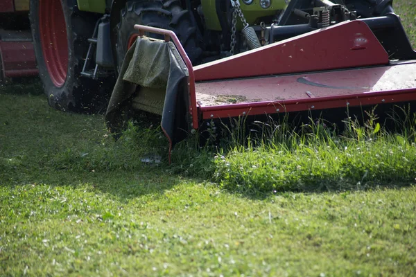 Tractor Haying Hierba Propia Césped Verano Sur Alemania Campo — Foto de Stock