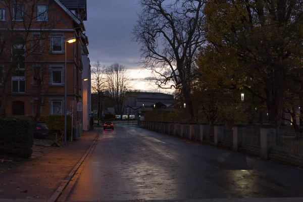 Sonnenuntergang Stadtlichter Und Symbole Einer Historischen Stadt Wie Alter Turm — Stockfoto