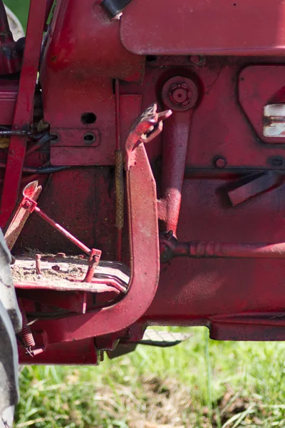 Starý Traktor Červené Zelené Barvě Detaily Motoru Motor Nástrojů — Stock fotografie