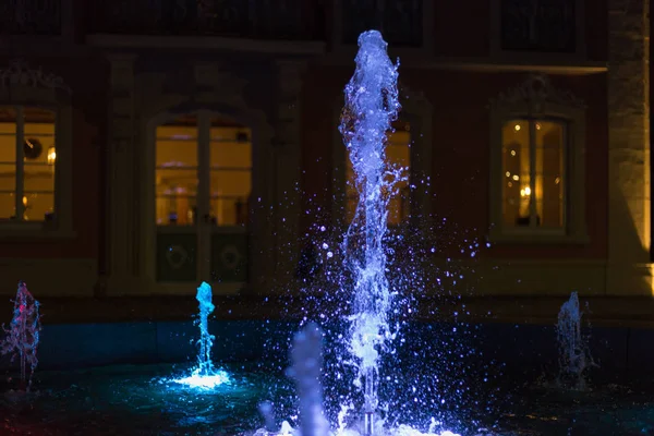 Fontaine Eau Colorée Nuit Dans Parc Une Ville Historique Allemagne — Photo