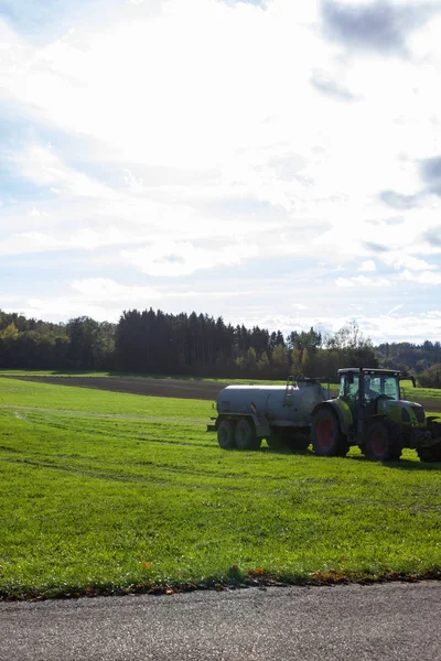 Traktor Que Produz Estrume Líquido Zona Rural Sul Alemanha — Fotografia de Stock