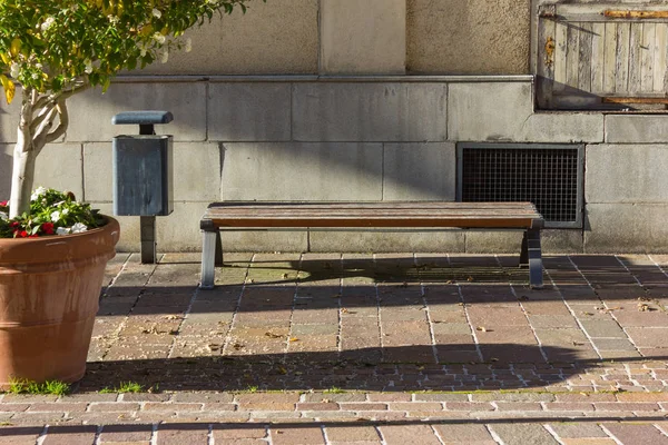 Park Bench Facades Architecture Outdoor Details Pots Plants Historical City — Stock Photo, Image