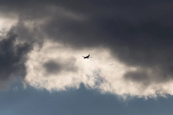 Día Muy Soleado Junio Sur Alemania Avión Reacción Moderno Por — Foto de Stock