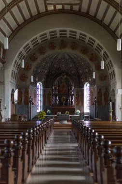 Bavyera bir tarihi şehir Güney Almanya'da yaz, süs eşyaları ve Bayramı ve tavan yanı sıra banklar ve duvar panoları ve kapı kilit resmi görmek