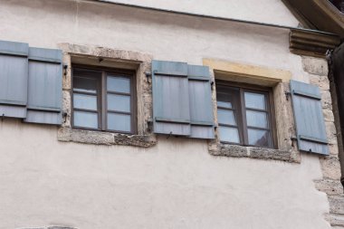 Bavyera bir tarihi şehir Güney Almanya'da yaz, eski ahşap Ahşap çerçeve yapılar pencereler, kapılar ve deecorations bile zaman dinlendirici bir tatil için çok romantik bir yer vardır